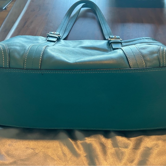 COACH ZIP UP TOTE AND WALLET TEAL COLOR IN GOOD PRE LOVED CONDITION - Picture 6 of 10
